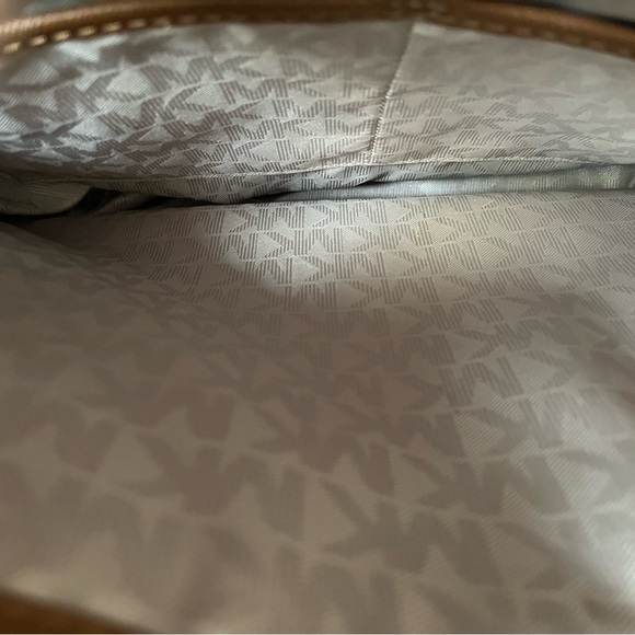 Michael Kors pocketbook - Picture 6 of 8